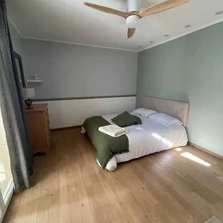 Bed and breakfast 15 Min From Lyon Fresh Peaceful With Pool And Garden Dardilly